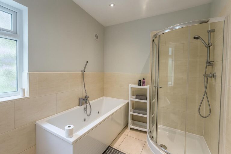 560 oxford street sheffield university student accommodation bathroom 1