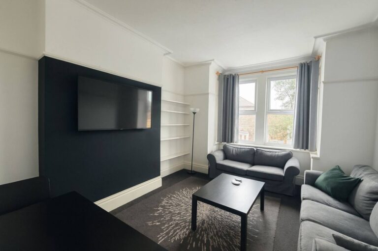 6 steel bank villas sheffield university student accommodation lounge 1 1