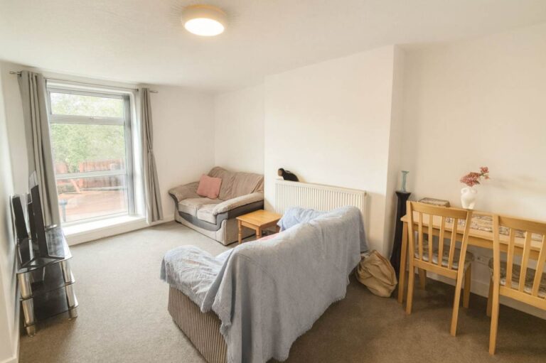 flat 3 341 crookesmoor road sheffield university student accommodation lounge 1
